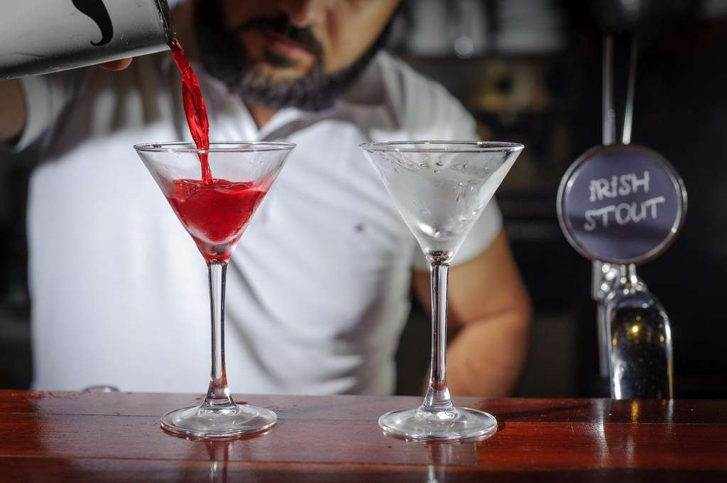 bartender-pixabay.jpg